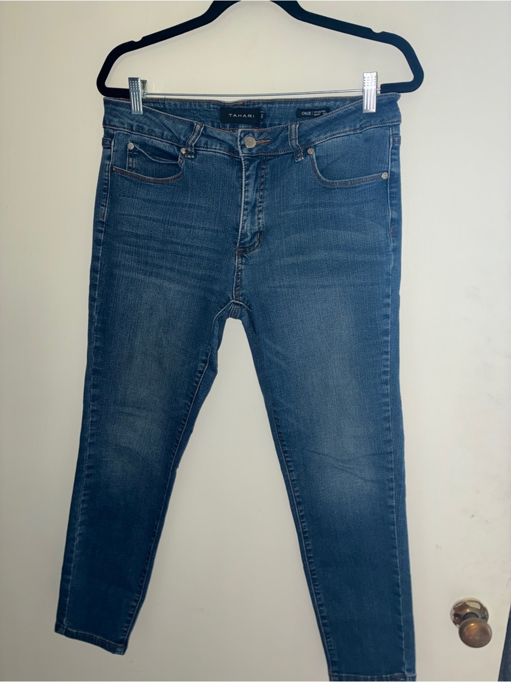 Tahari "Chloe" Fit Skinny Jeans -Women’s 12/31